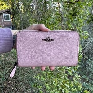 COACH Medium Id Zip Wallet Pink Zip-Around w Gunmetal Hardware AUTHENTIC